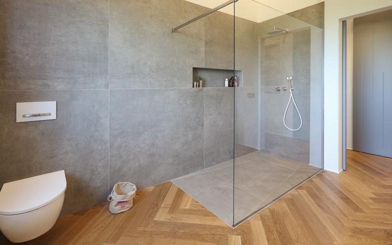 Walk-in shower in modern bathroom Vicenza