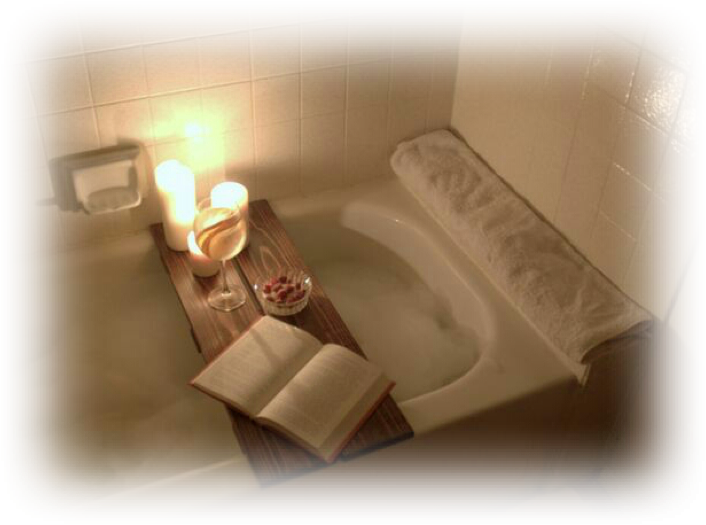 Nell'immagine si vede una vasca con candele