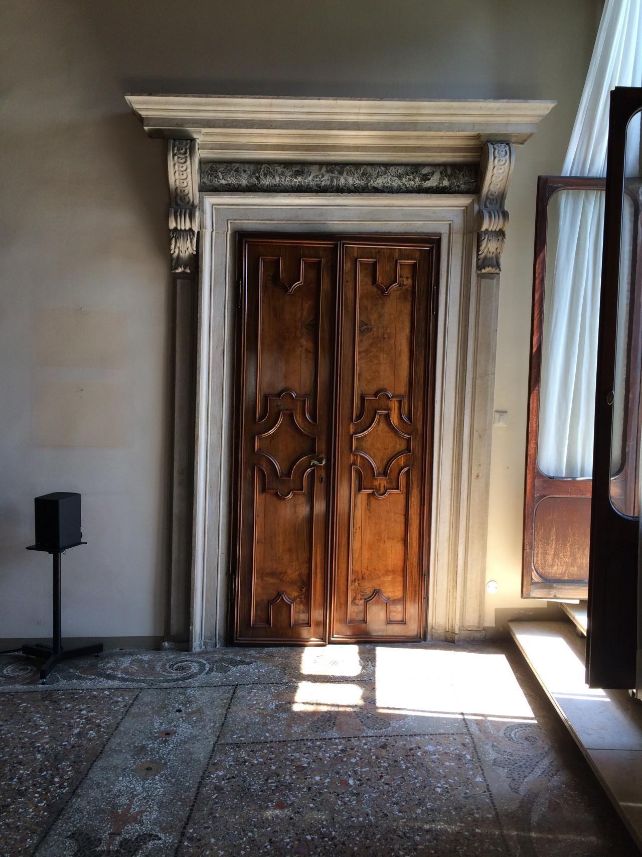 Il pavimento in Veneziana si adatta ai cedimenti, come in questo palazzo a Venezia