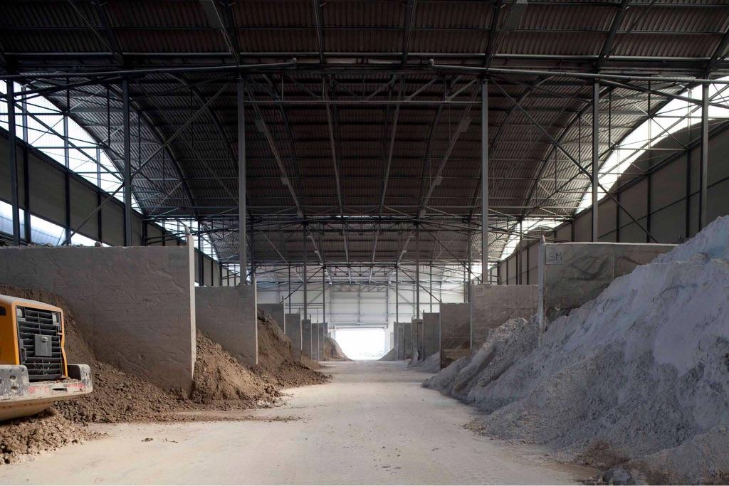 I silos delle materie prime per la produzione di ceramica