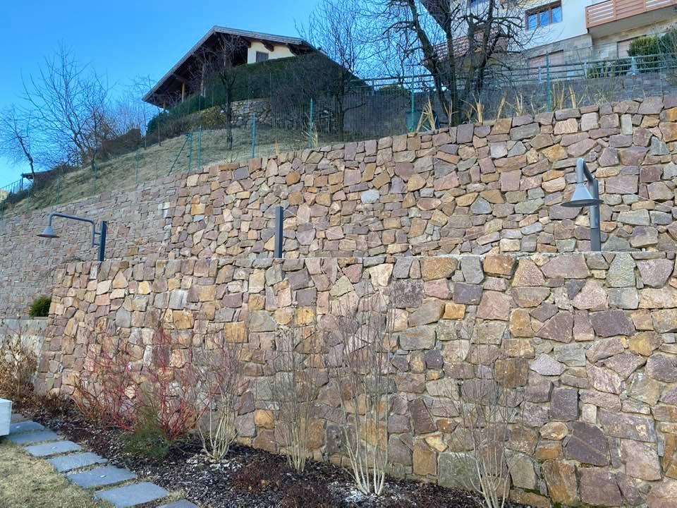 Muri rivestiti in porfido del trentino