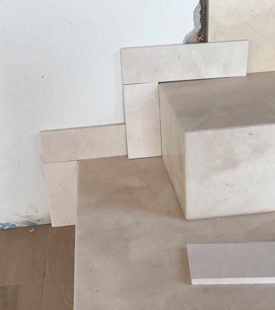 Posa di una scala in marmo in una casa a Vicenza