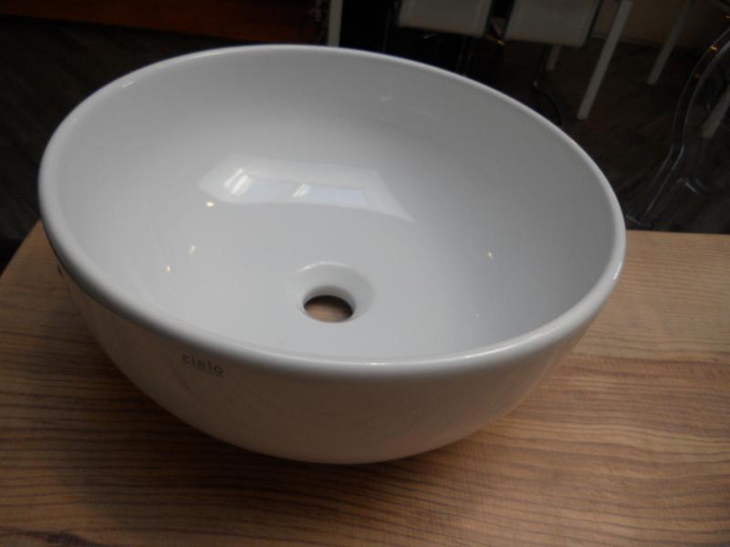 lavabo da appoggio in ceramica