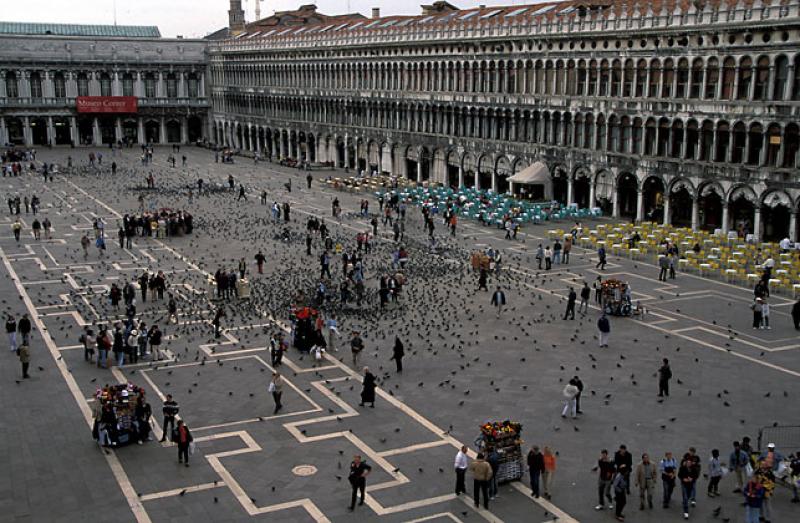 Masegni in Trachite in piazza San Marco a Venezia