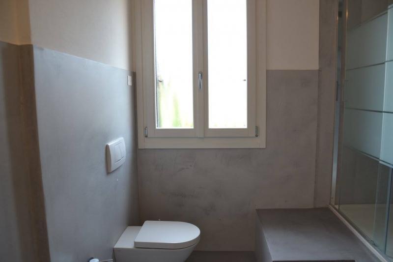 bagno rimodernato con la resina a Vicenza