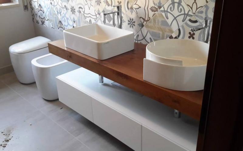 Mobile bagno mensola e doppio catino realizzato a Vicenza