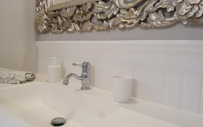 Classic white ceramic bathroom boiserie, Vicenza