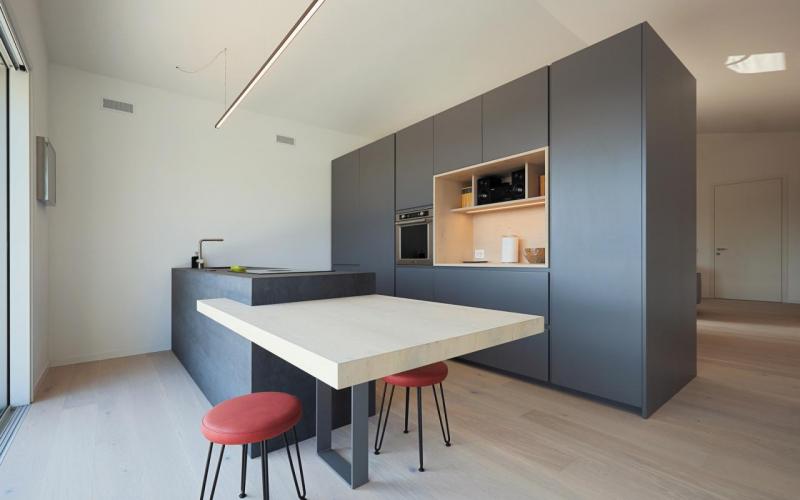 Modern fitted kitchen with island in Vicenza