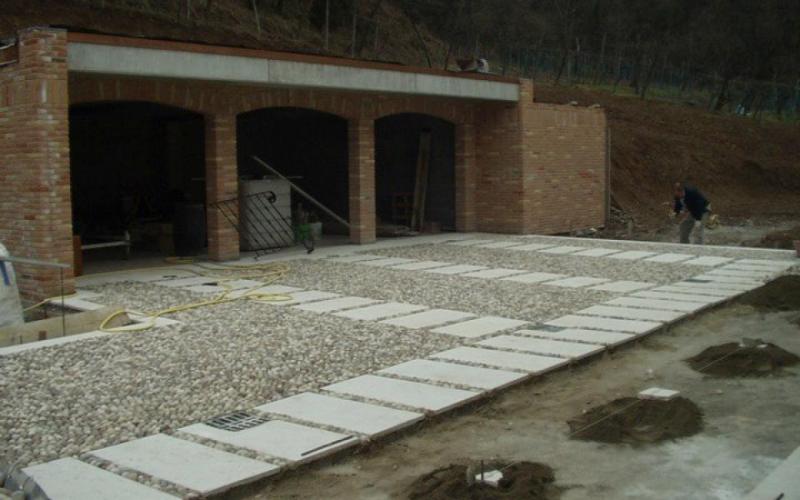 pavimento esterno in ciottolo bianco e pietra a Vicenza