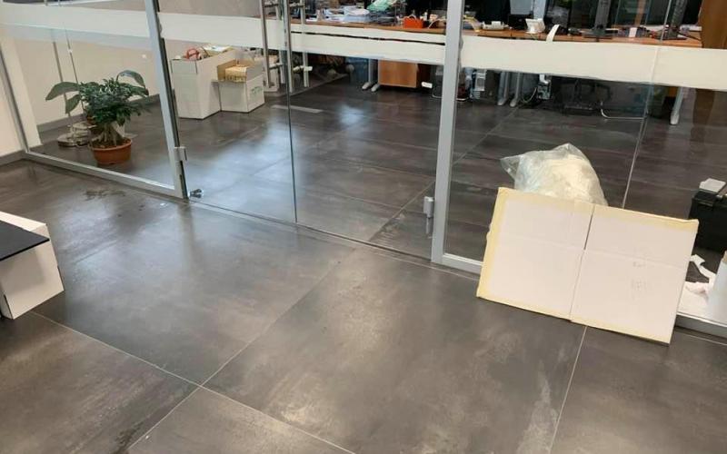 Pavimento per uffici a Verona in grès porcellanato formato 120x120