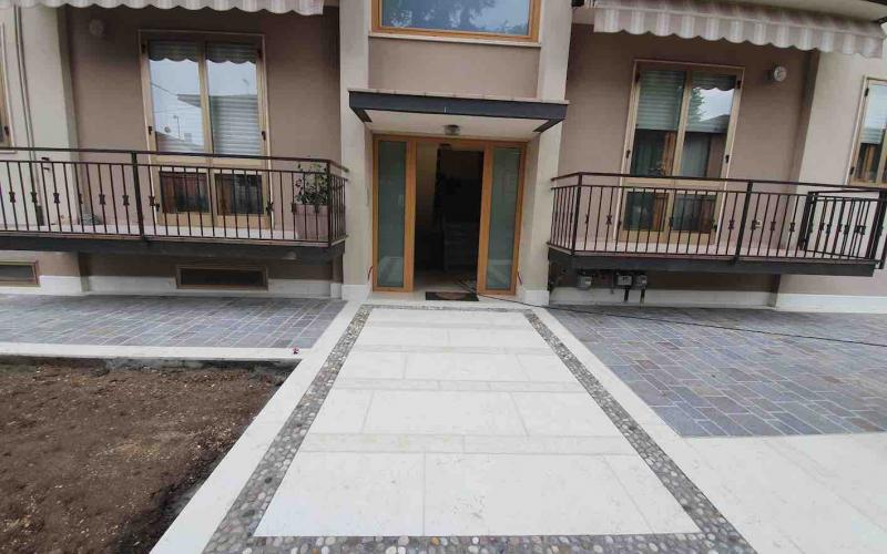 Pavimento esterno: ingresso abitazione in porfido a Vicenza