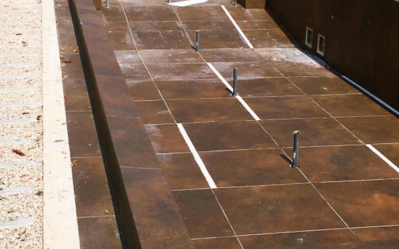 Swimming pool covered in large corten effect stoneware slabs