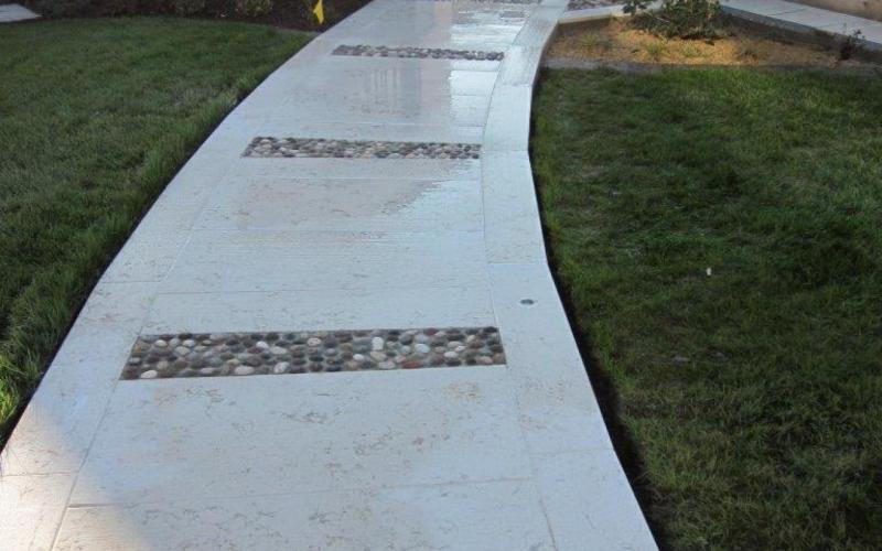 Vialetto pedonale realizzato in pietra di Prun a Tezze di Arzignano