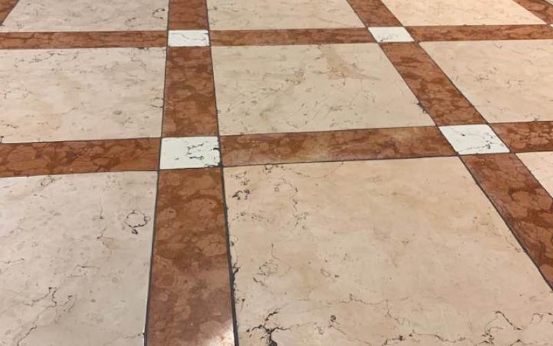 Pavimenti in marmo anticato in un ristorante a Vicenza
