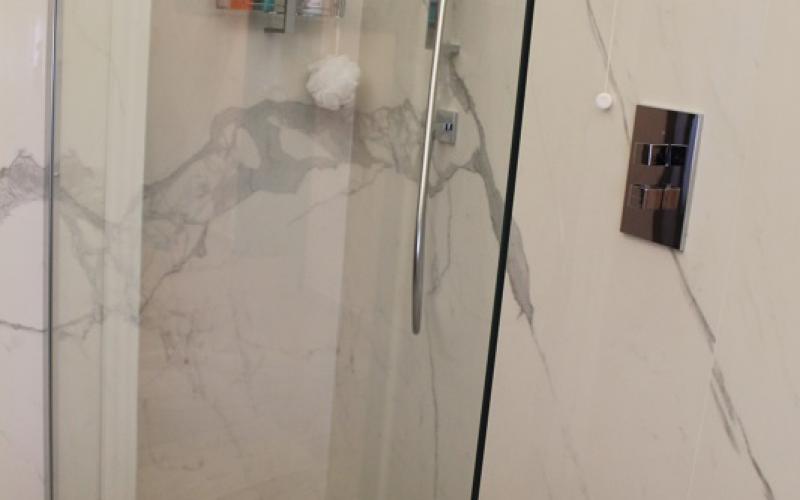 doccia aperta walk in bagno effetto marmo arredobagno Vicenza Verona