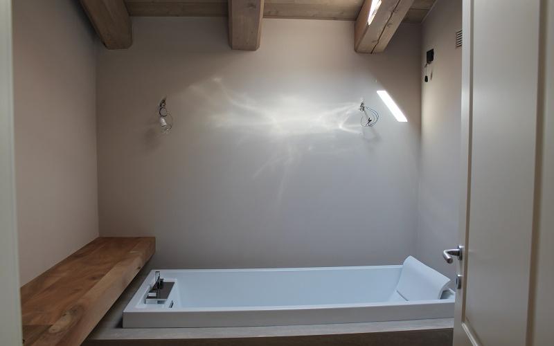 bagno con vasca moderna idromassaggio negozio arredobagno Vicenza provincia Verona Padova