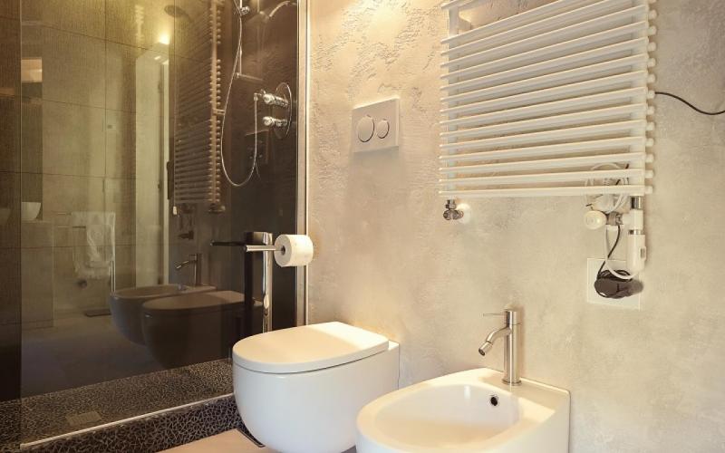 Large bathroom with shower Vicenza
