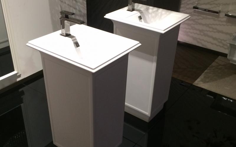 Square pedestal washbasin for elegant bathroom Vicenza