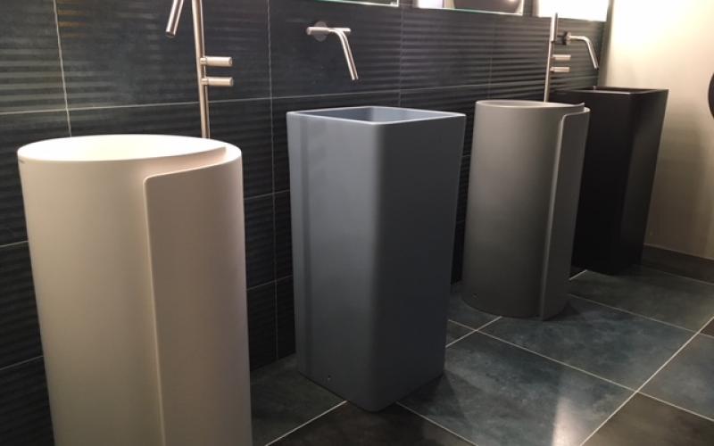 Free-standing bathroom washbasins