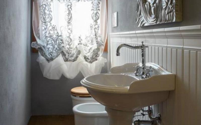 Boiserie in Verona of a classically styled bathroom