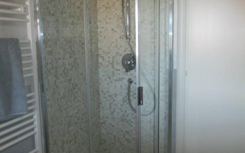 Shower box with sliding opening in Vicenza
