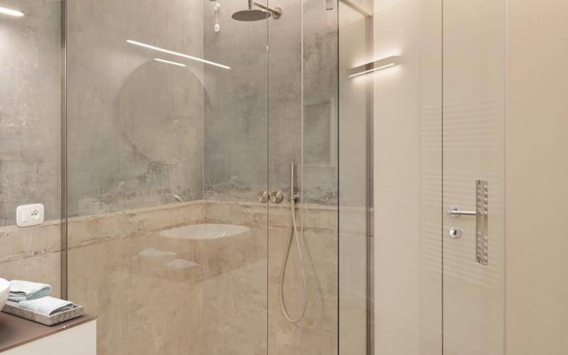 Shower with fixed glass without door in Vicenza