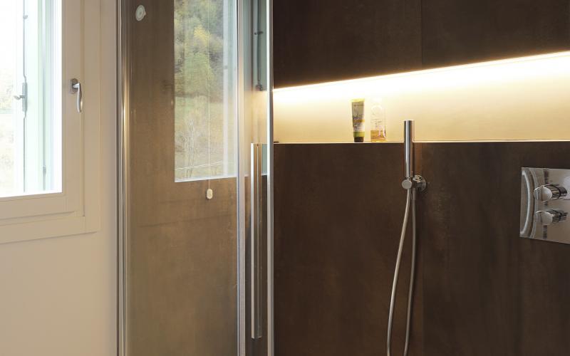 Shower box with sliding opening in Vicenza