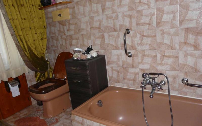 Bathroom tiles in large format Verona
