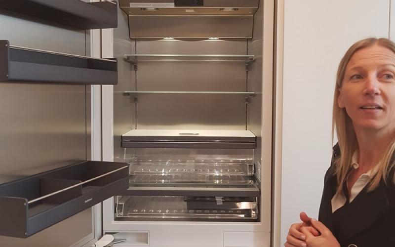 Ristrutturare ad Arzignano: una cucina moderna bianca con piano in grès 