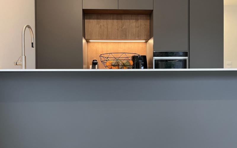 arredamento cucina su misura con piano in gres moderna design