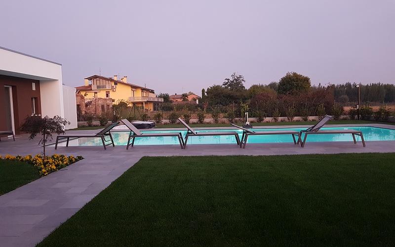 gres porcellanto per esterni bordo piscina Vicenza Verona