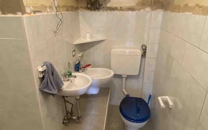 Errori nei bagni: un bagno recentemente e malamente ristrutturato 