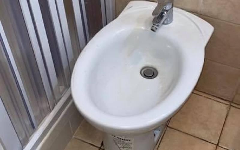Errori da non fare in bagno: la posizione del bidet troppo vicina alla doccia