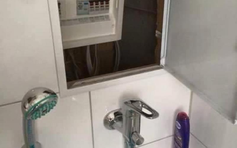 Errori nel bagno: quadro elettrico vicino al rubinetto della vasca!!