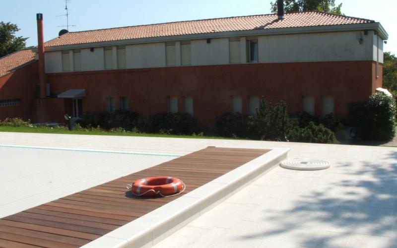 outdoor in-ground pool wood Vicenza