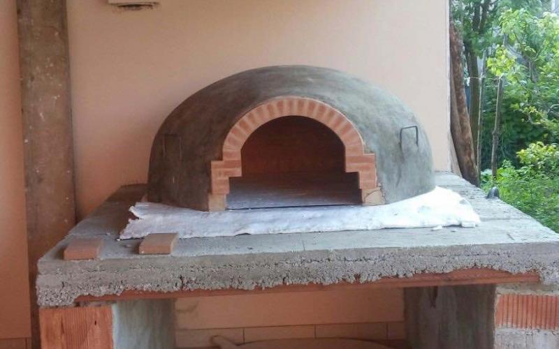 Montaggio del forno pizze in una casa a Vicenza