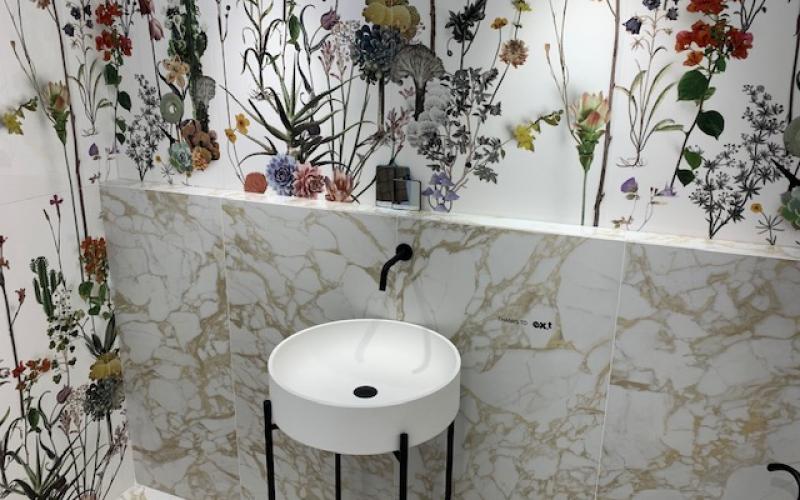Grandi lastre decorate floreali per rivestimento muretto in bagno