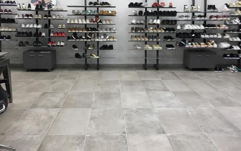 Cement-effect stoneware flooring for a shop in Vicenza