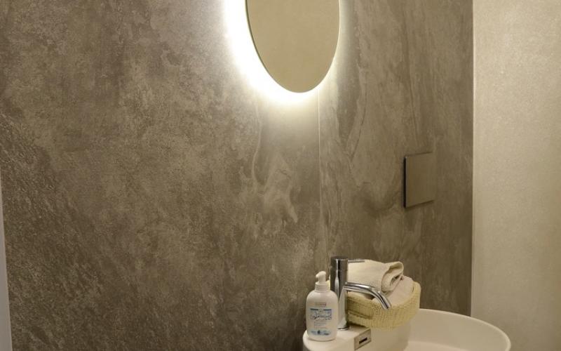 bagno design piastrella grande grigia Vicenza