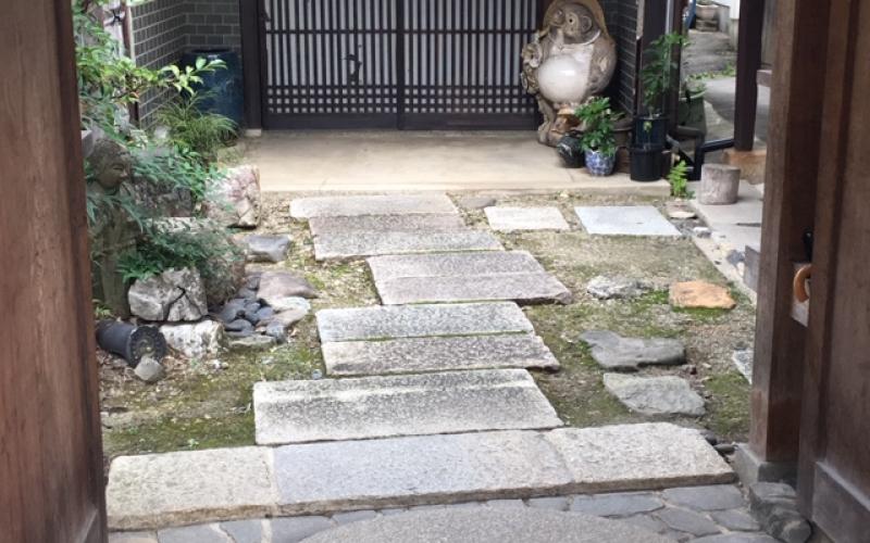 Ingresso abitazione giapponese pietra squadrata