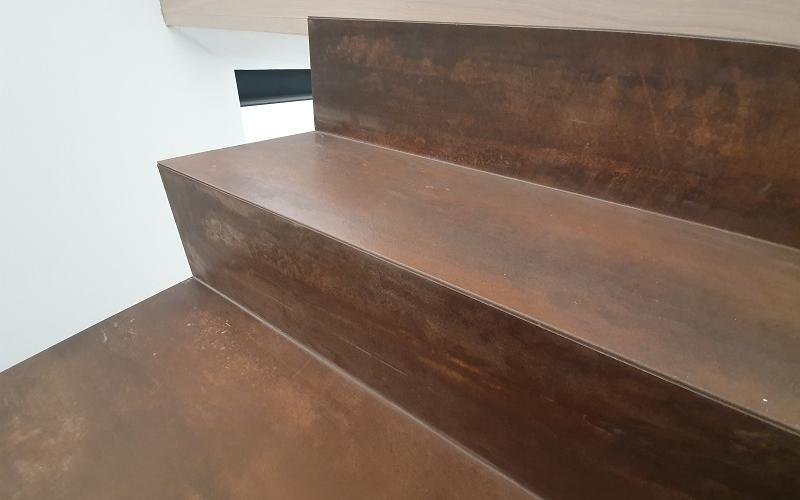 Staircase in corten effect stoneware tiles metal Vicenza