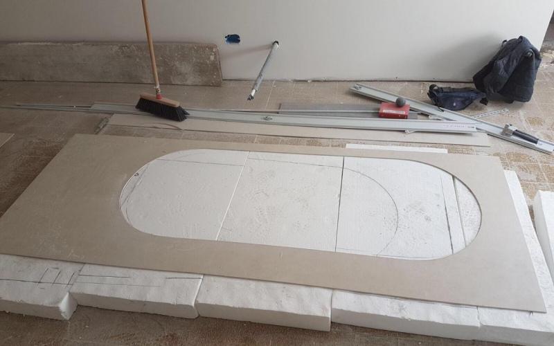 Covering the bathtub with large slabs: preparation of the covering piece