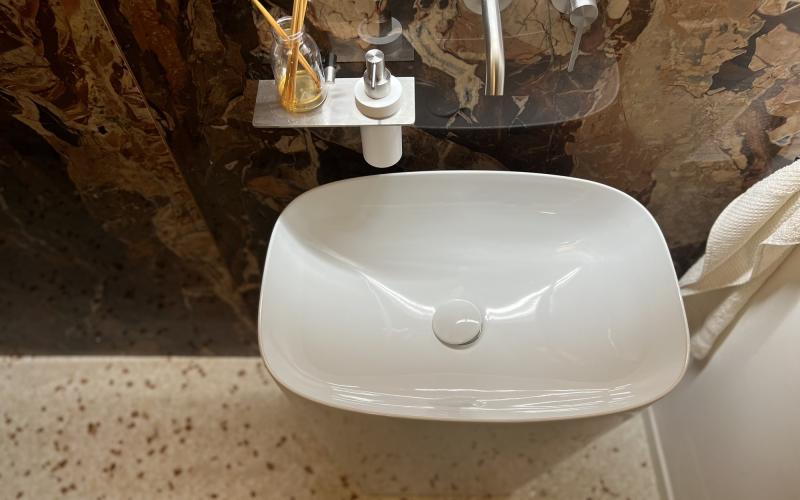 lavabo freestanding in ceramica lucida