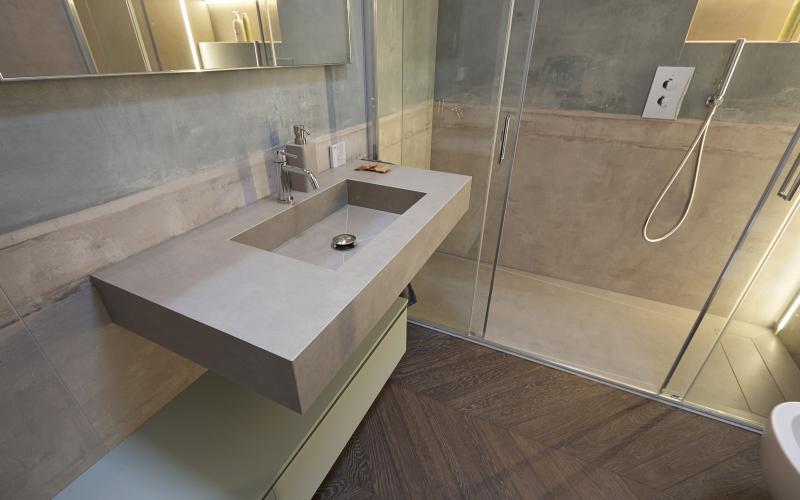 lavabo integrato in gres effetto resina grigia Vicenza