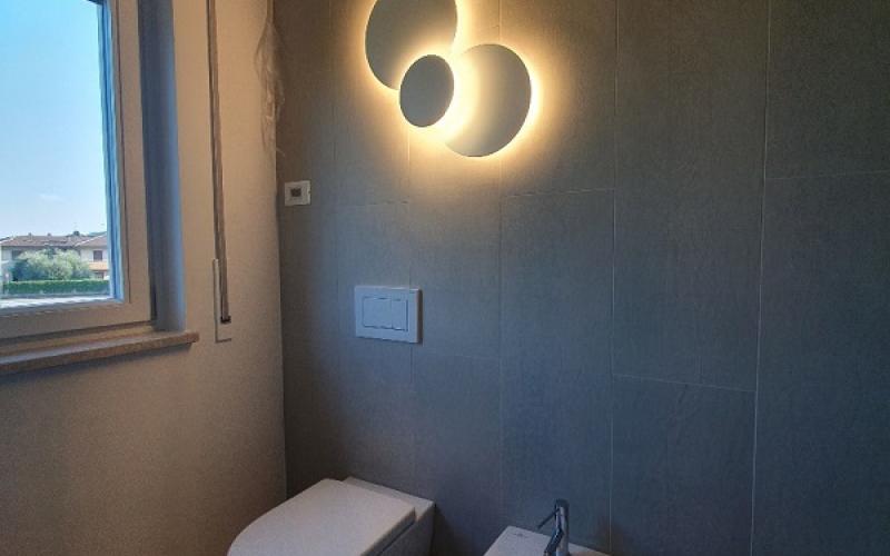 lampada a muro per bagno
