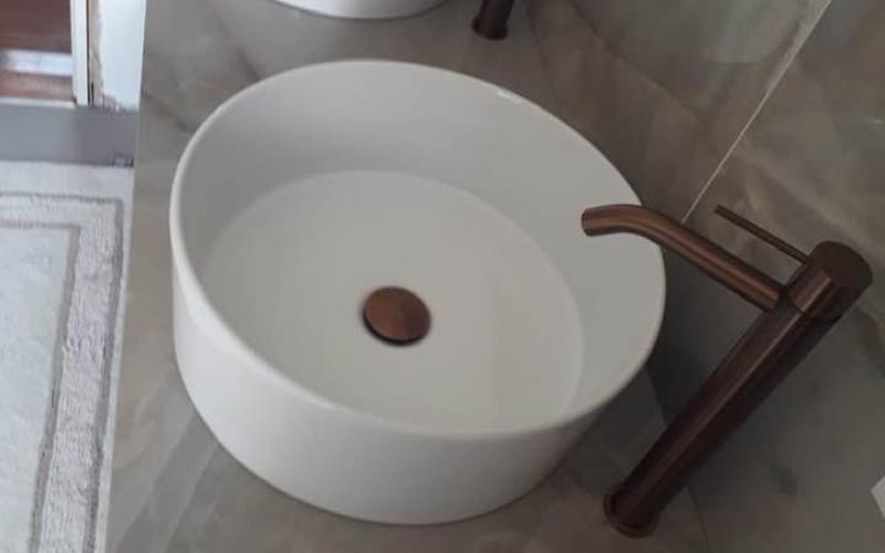 La Mensola in grès ultimata ed installata in bagno del cliente