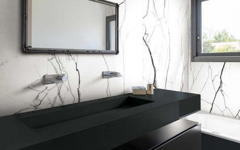 Large Black&White marble-effect bathroom slabs