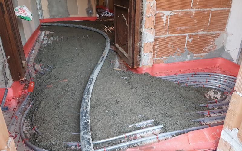 massetto interno sabbia cemento su impianto a riscaldamento
