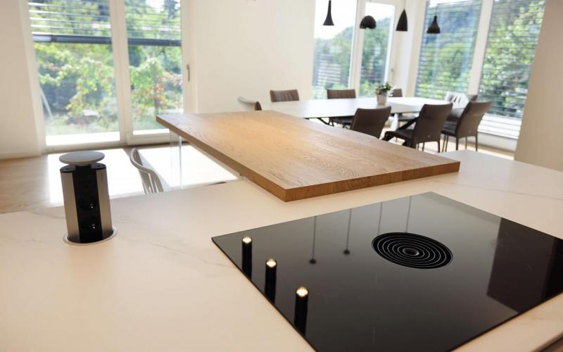 Custom-made kitchens with island in Vicenza