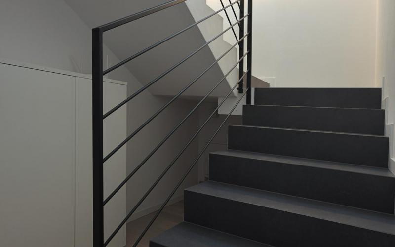 Modern resin-effect tiled staircase Vicenza